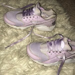 WOMANS NIKE HURRACHES